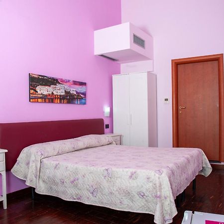 Palazzo Carafa Della Spina Room And Apartment Naples Exterior photo
