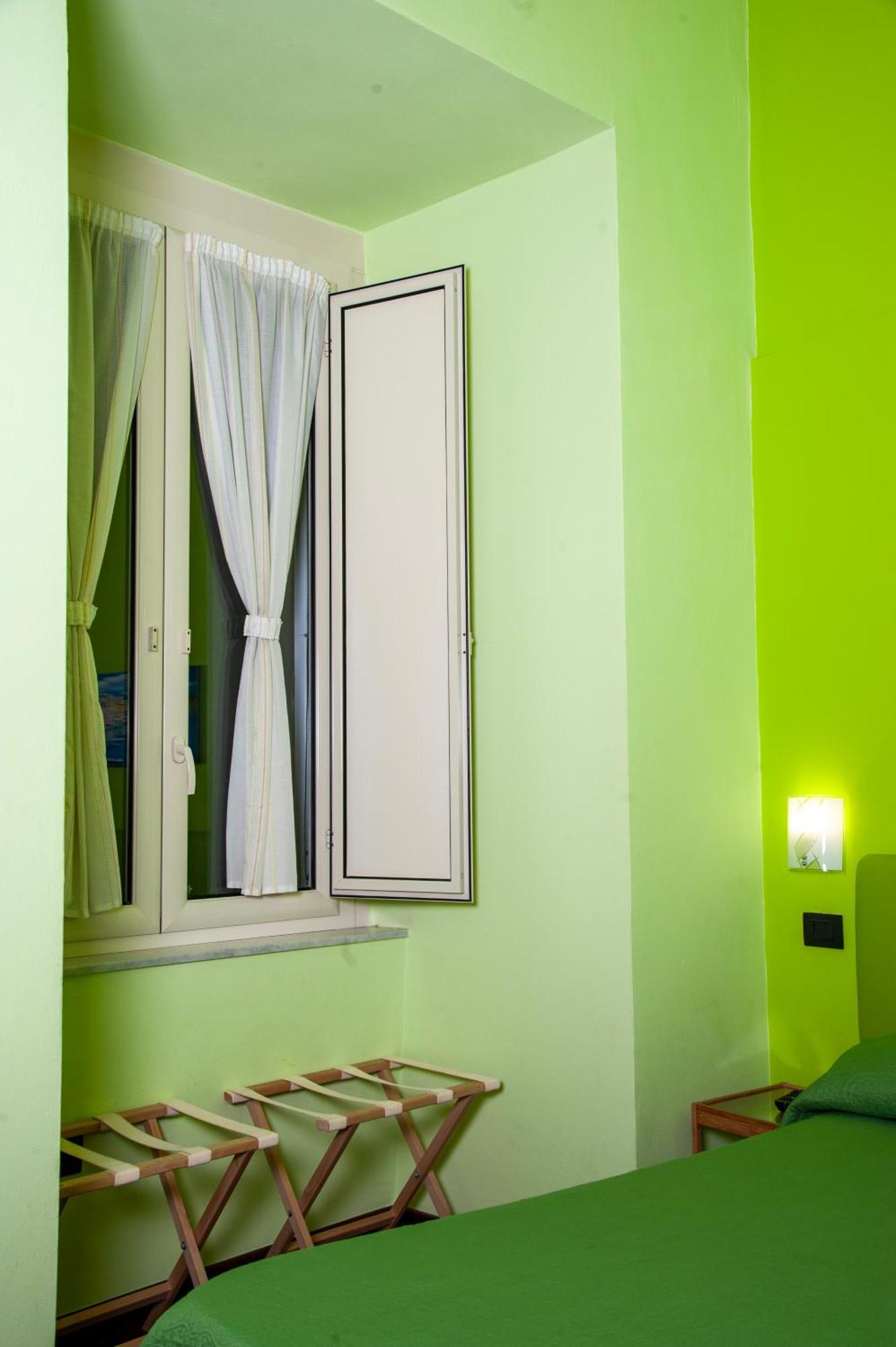Palazzo Carafa Della Spina Room And Apartment Naples Exterior photo