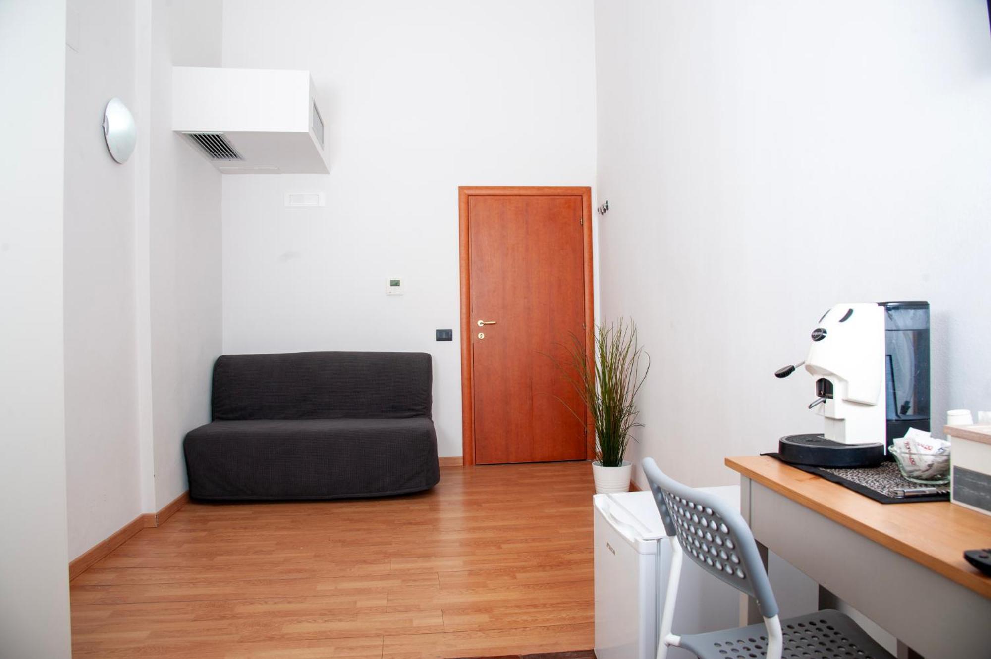 Palazzo Carafa Della Spina Room And Apartment Naples Exterior photo