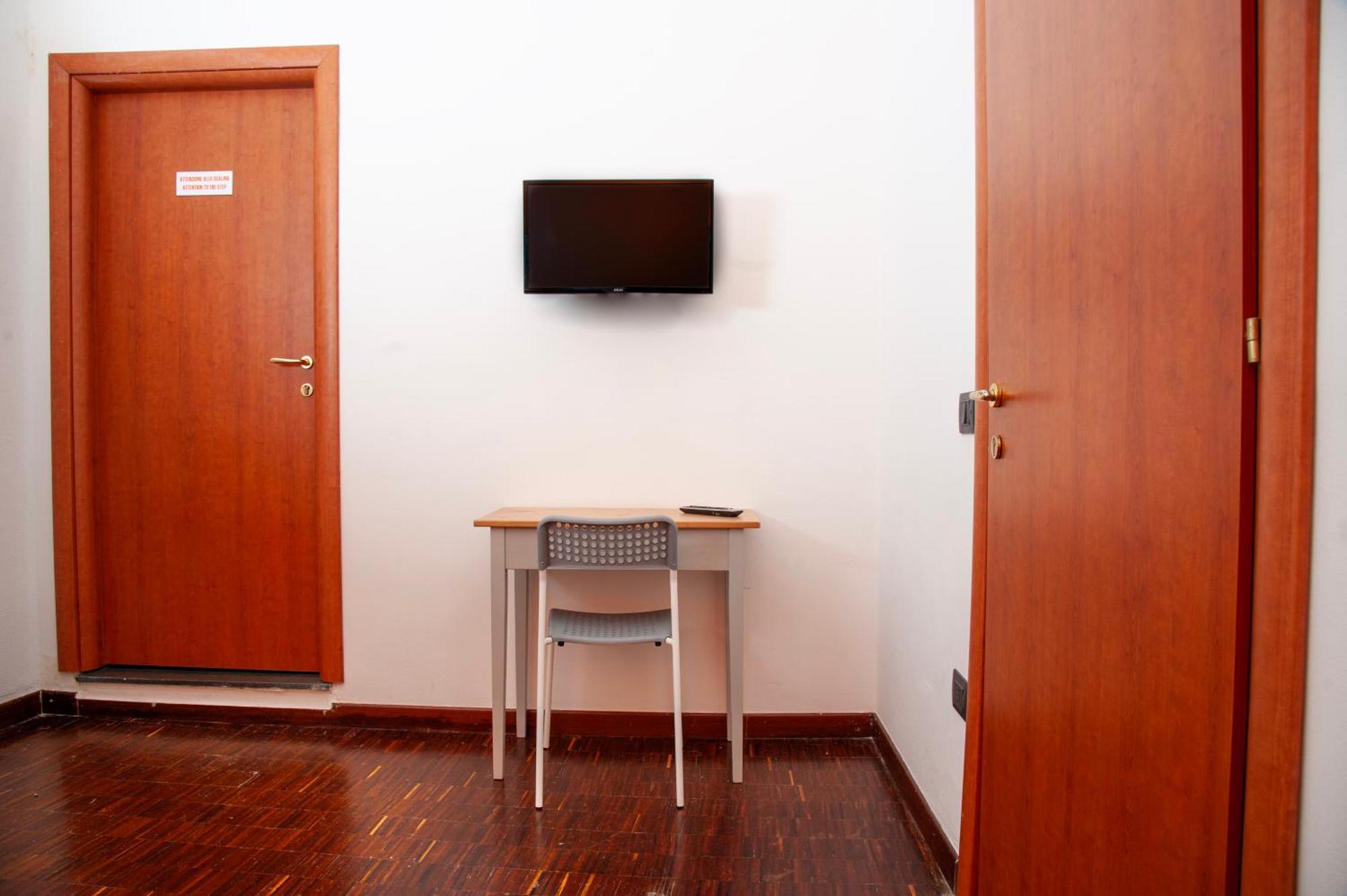 Palazzo Carafa Della Spina Room And Apartment Naples Exterior photo