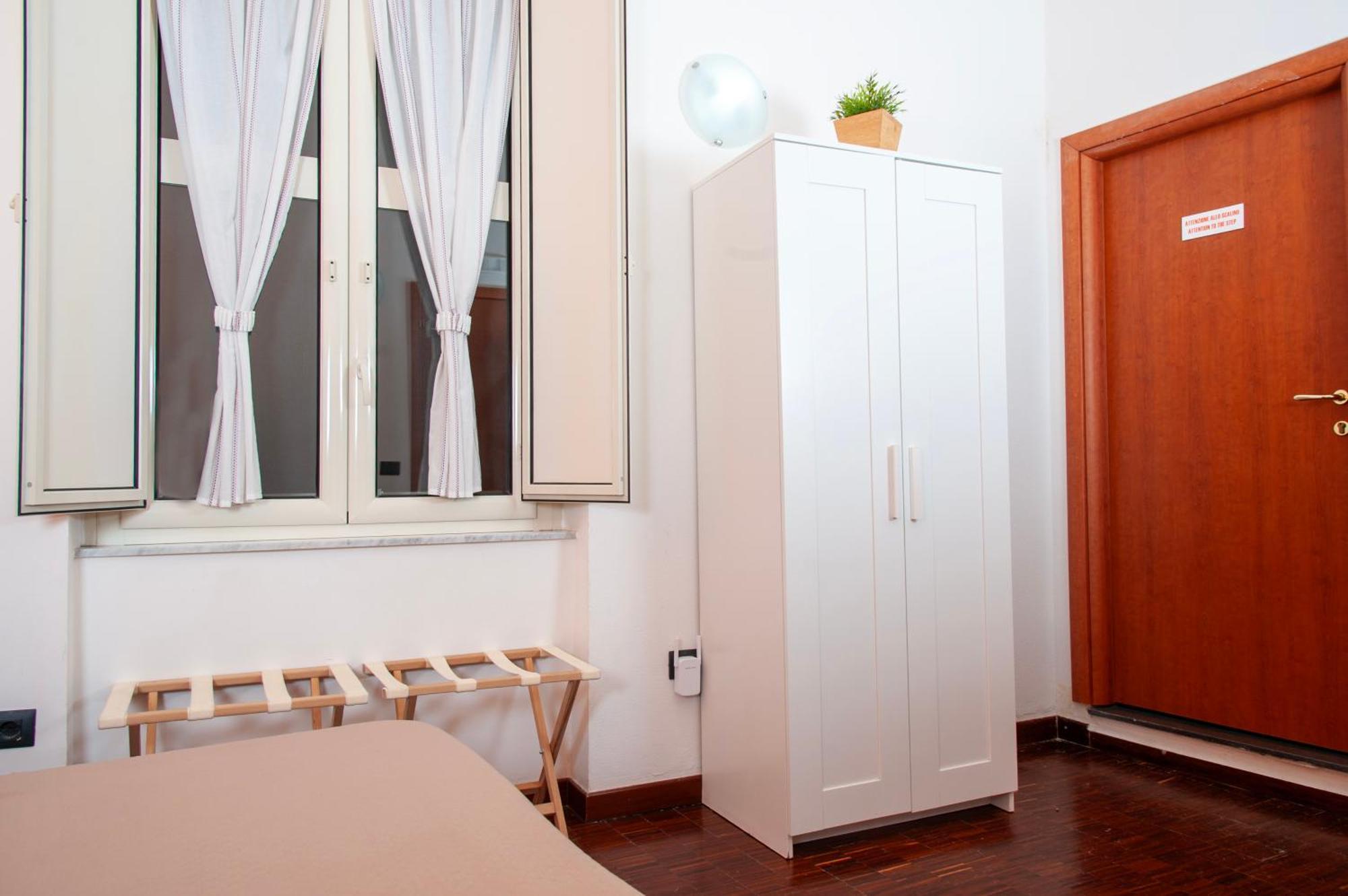 Palazzo Carafa Della Spina Room And Apartment Naples Exterior photo