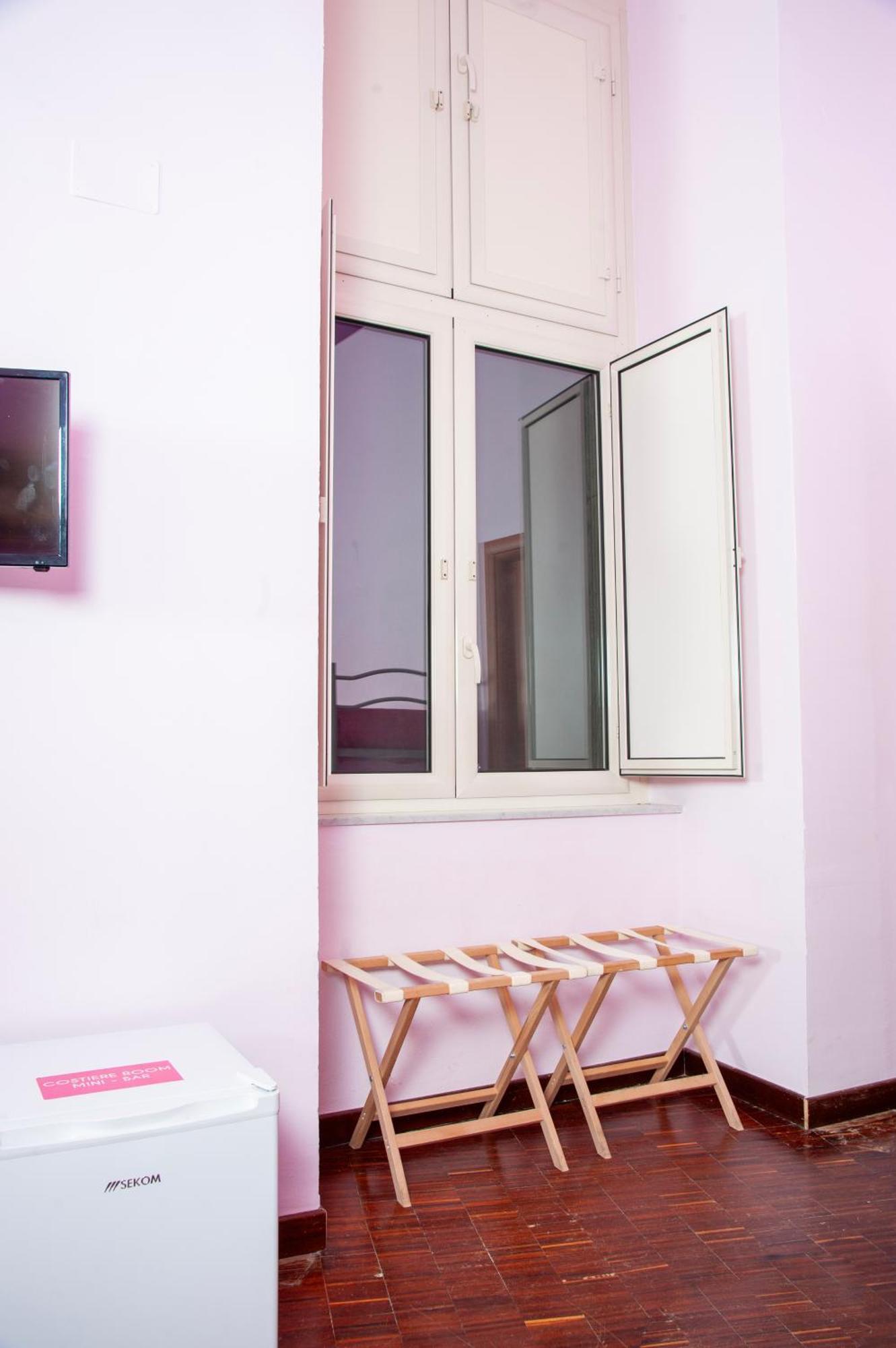 Palazzo Carafa Della Spina Room And Apartment Naples Exterior photo