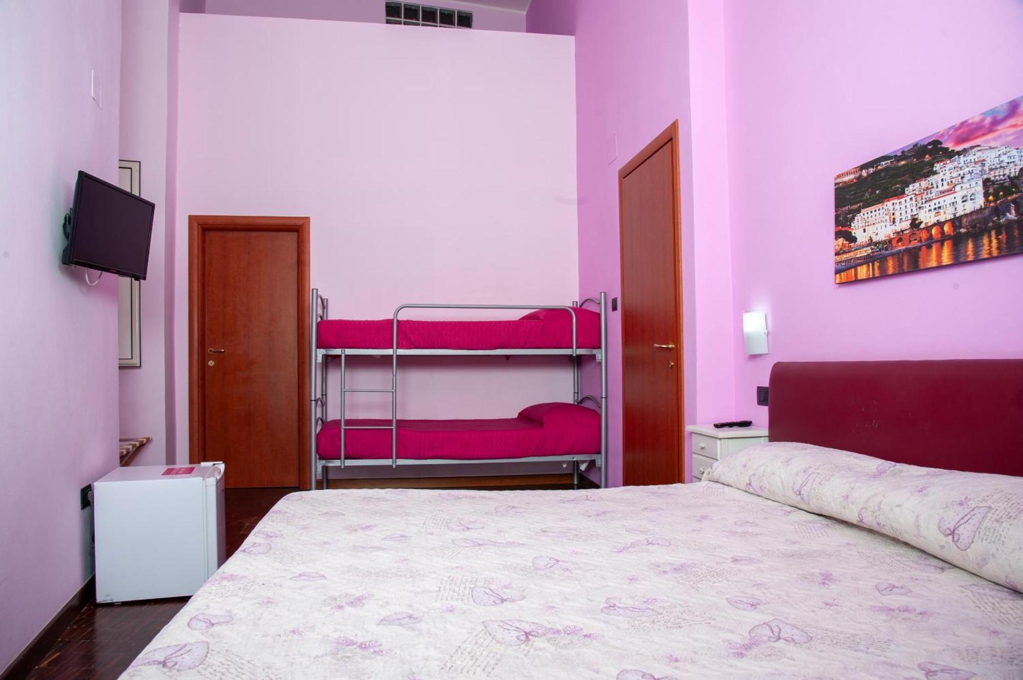 Palazzo Carafa Della Spina Room And Apartment Naples Exterior photo