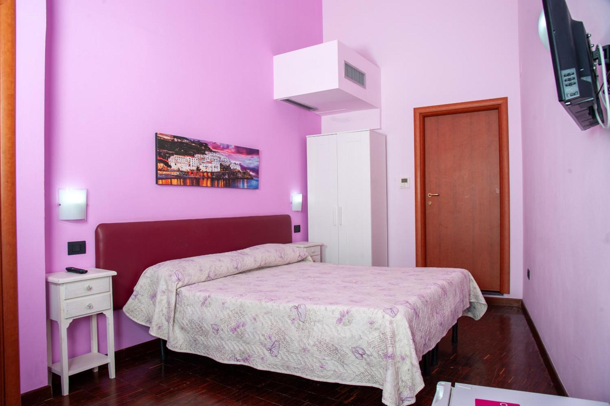 Palazzo Carafa Della Spina Room And Apartment Naples Exterior photo