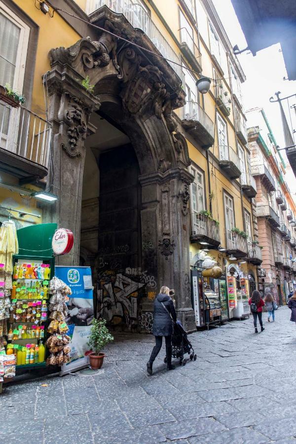 Palazzo Carafa Della Spina Room And Apartment Naples Exterior photo