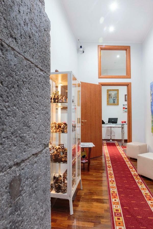 Palazzo Carafa Della Spina Room And Apartment Naples Exterior photo