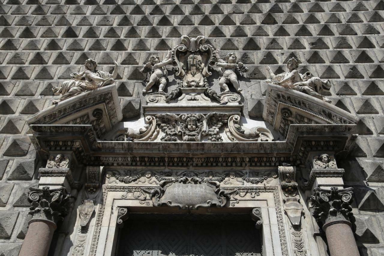 Palazzo Carafa Della Spina Room And Apartment Naples Exterior photo