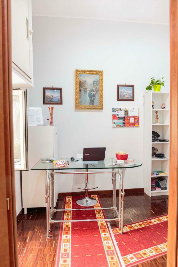 Palazzo Carafa Della Spina Room And Apartment Naples Exterior photo